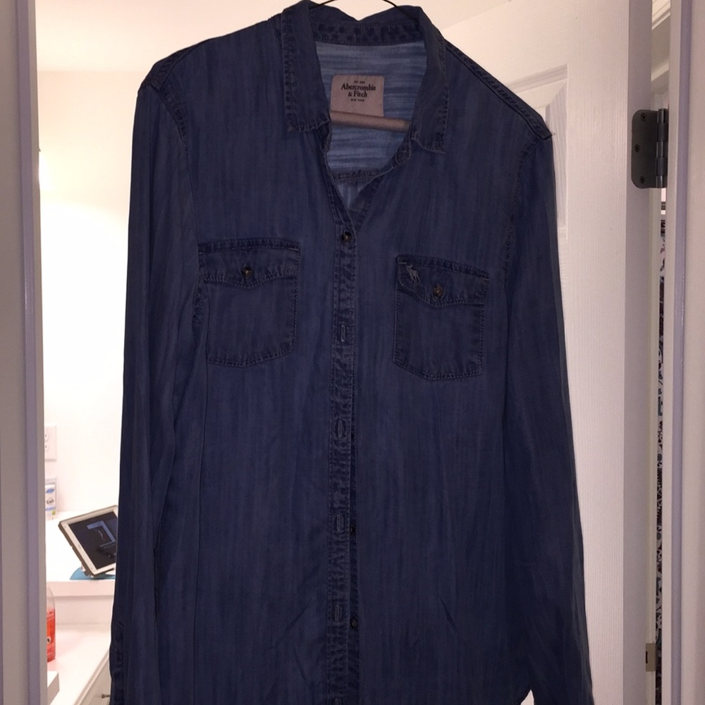 a&f light wash denim buttondown